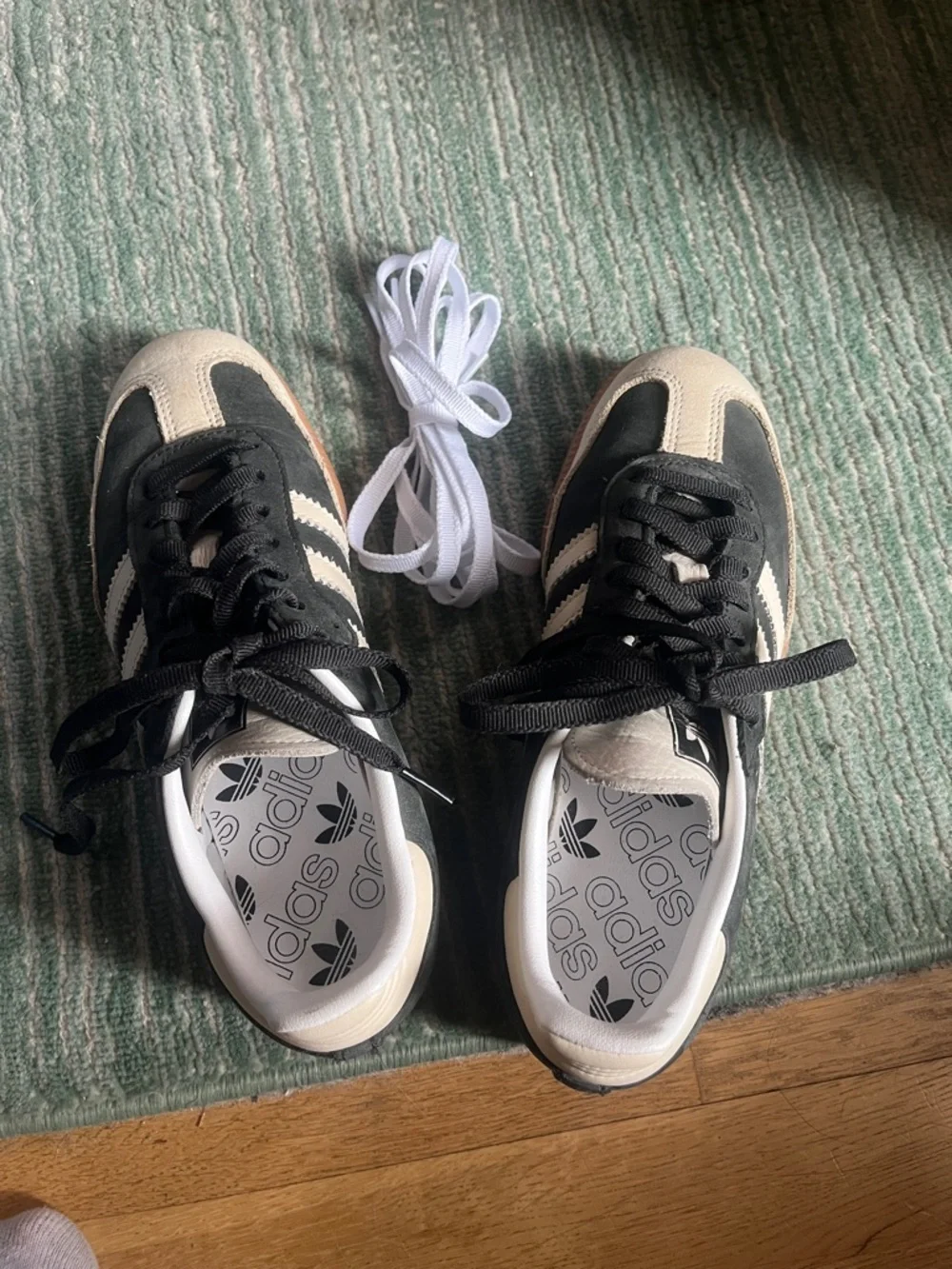 Adidas Sambas in black and cream with cream toe - size 6.5 - Picture 8 of 8